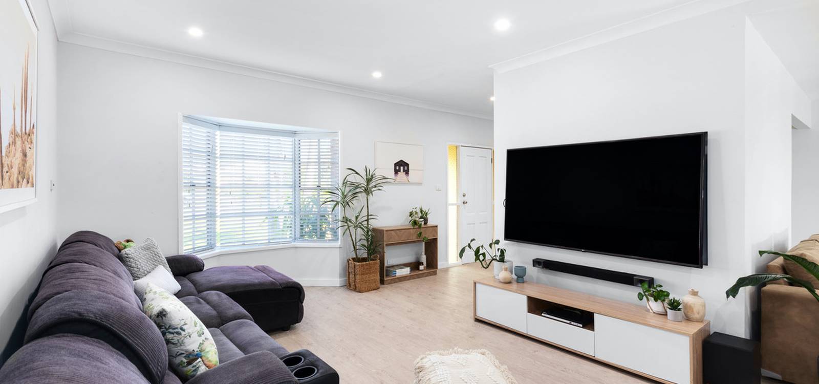 1 Mountain View Place SHOALHAVEN HEADS, NSW 2535 is for Rent on Zango