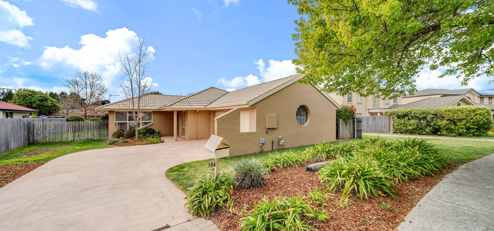 106 Kelleway Avenue NICHOLLS, ACT 2913 is for Sale on Zango Zango