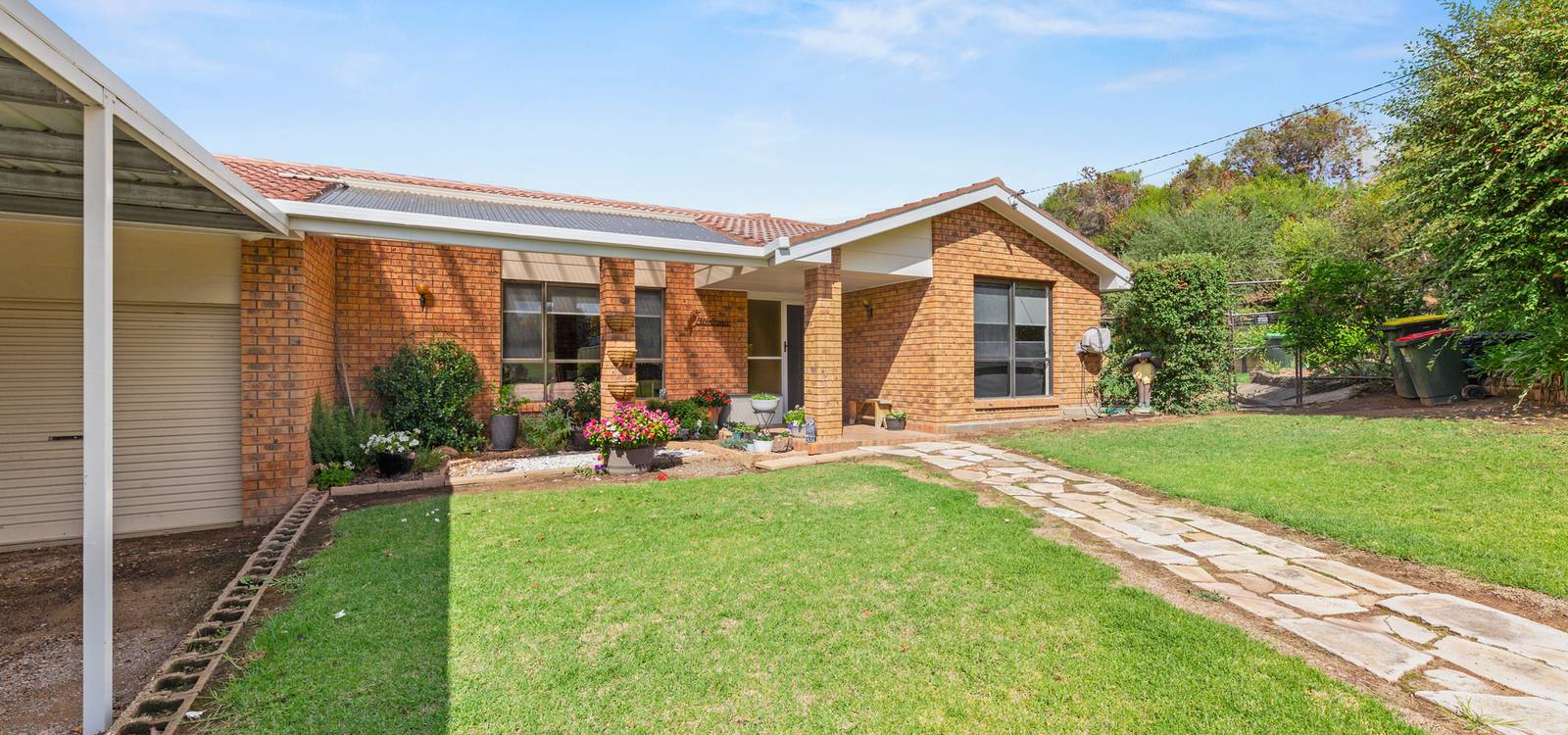 19 Donaldson Street COOTAMUNDRA, NSW 2590 is for Sale on Zango Zango