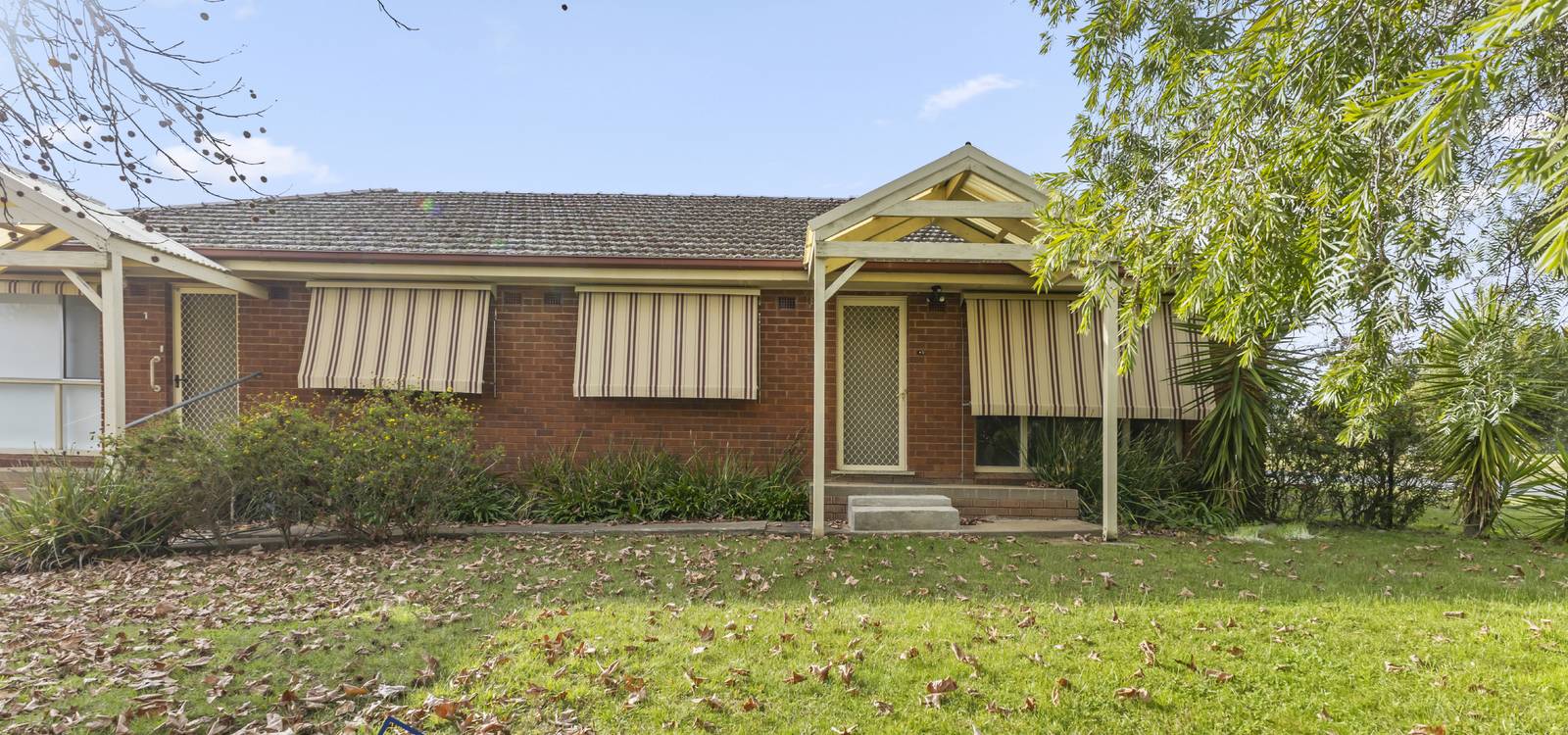 2/33 Bruce Street TOLLAND, NSW 2650 is for Sale on Zango Zango
