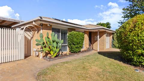 61 Evelyn Owen Crescent DUNLOP, ACT 2615