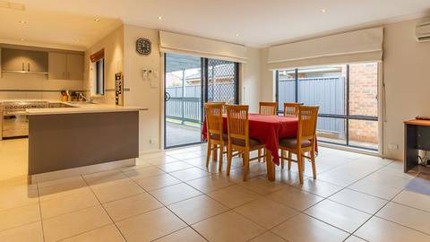 68 Ian Potter Crescent GUNGAHLIN, ACT 2912